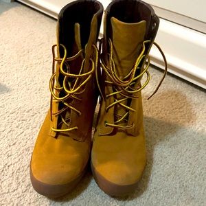 Timberline Boots, size 7,
